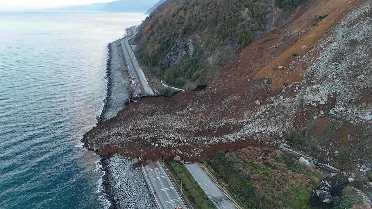 Artvin'de 100 Bin Ton Toprak Hareketi!