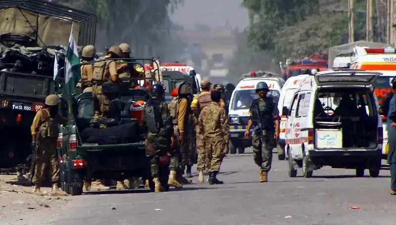 Pakistan'da Camiye Yapılan Bombalı Saldırı: Yaralı Sayısı Arttı