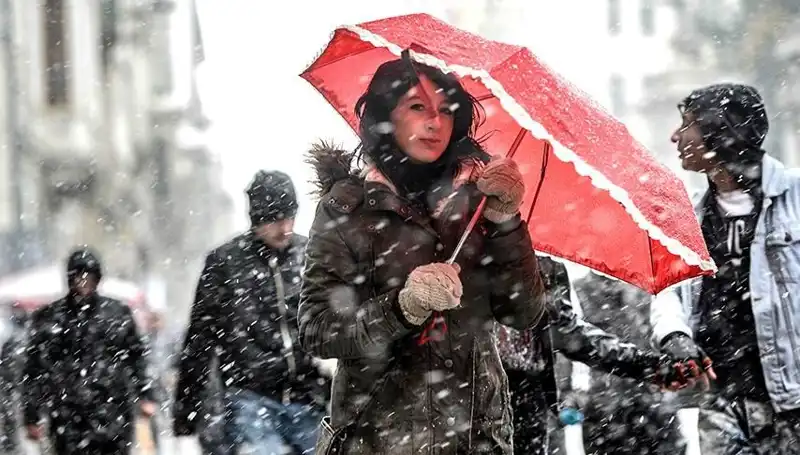 İstanbul'da Aniden Gelen Soğuk Hava Dalgası: Sıcaklık 20 Derece Düşecek!