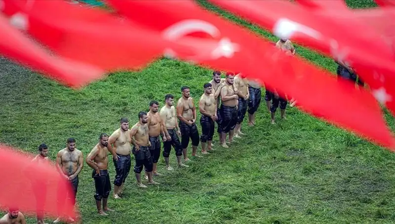 Tarihi Kırkpınar Yağlı Güreşleri Başlıyor: Pehlivanlar Arenaya Çıkıyor!