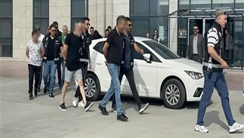 36 Bin Kişiyi Dolandırarak 10 Milyar Lira Kazandılar: Turizm Firması Kılığındaki Dolandırıcılar
