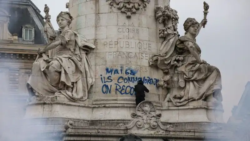 Paris Belediyesi'nden Grafiti Yazılarına Sert Müdahele: Yeni Düzenleme Ne Getiriyor?