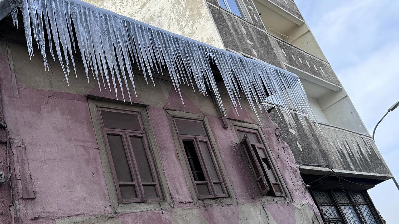 Erzurum Geceleri 17 Dereceye Düşen Sıcaklıkla Buz Kesti