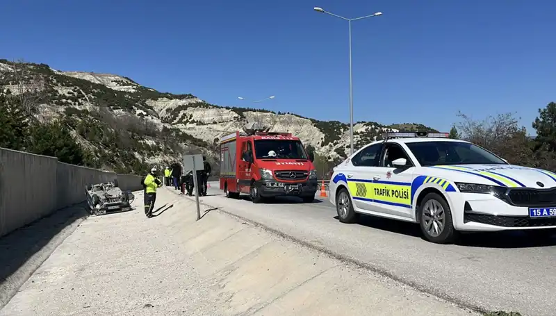 Burdur'da Korkunç Kaza: İki Çocuk da Yaralandı, Dört Kişi Hastaneye Kaldırıldı!