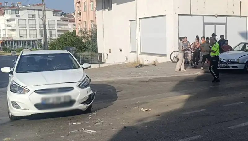 Antalya'da İnanılmaz Kaza: İki Otomobil Çarpıştı, Yaralılar Var!