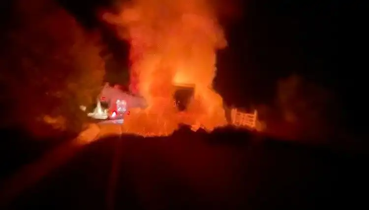 Seyir Halindeki Kamyonet, Alev Alev Yanarak Korku Dolu Anlar Yaşattı