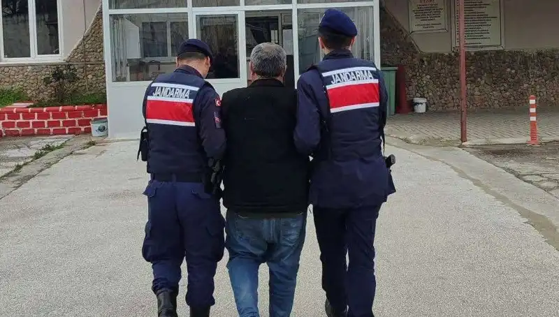 8 Yıl Aranan Şahıs, Nihayet Yakalandı ve Cezaevine Gönderildi!