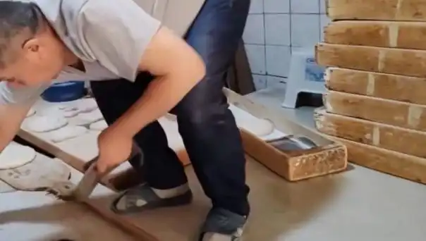 Hükümetten Fırıncıya Sert Ceza: Terlikli Pide Skandalı!