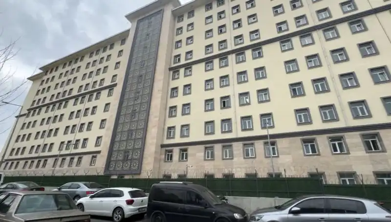 Kız Öğrenci Yurduna Giren Şahıs Olay Yaratıyor: Arama Yaparken Yakalandı
