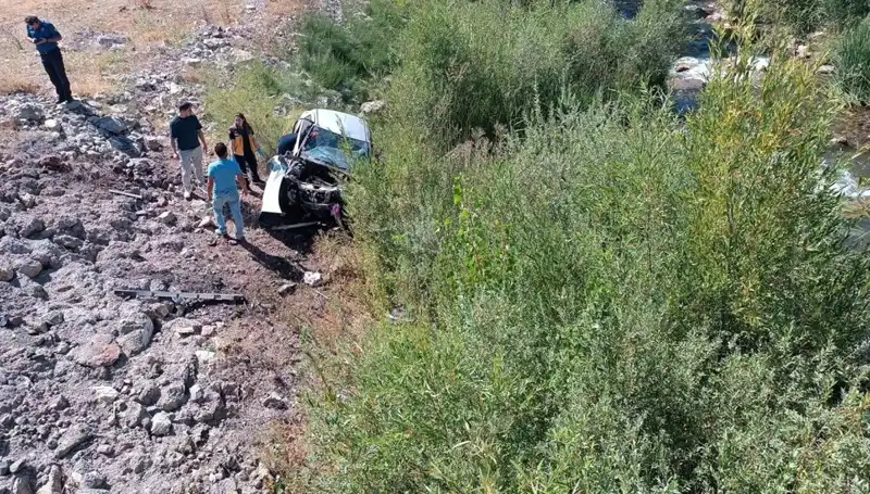 Sivas'ta Otomobil Dere Yatağına Düştü: Korkunç Kaza İki Can Aldı