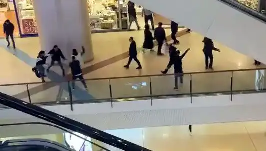 İstanbul'da AVM'de Çıkan Kavga, Güvenliği Tedirgin Etti