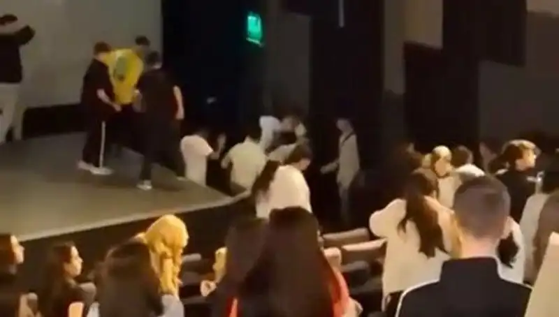 Rapçi Çakal Hayranları Arasında Gerilim: Neler Oldu?