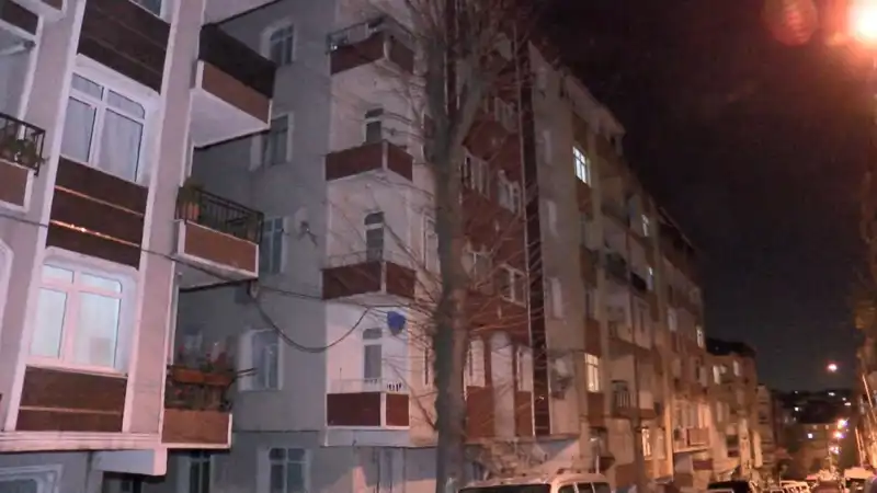 Altı Katlı Apartmanda Kolonlar Ses Verdi, Panik İle Tahliye Edildi
