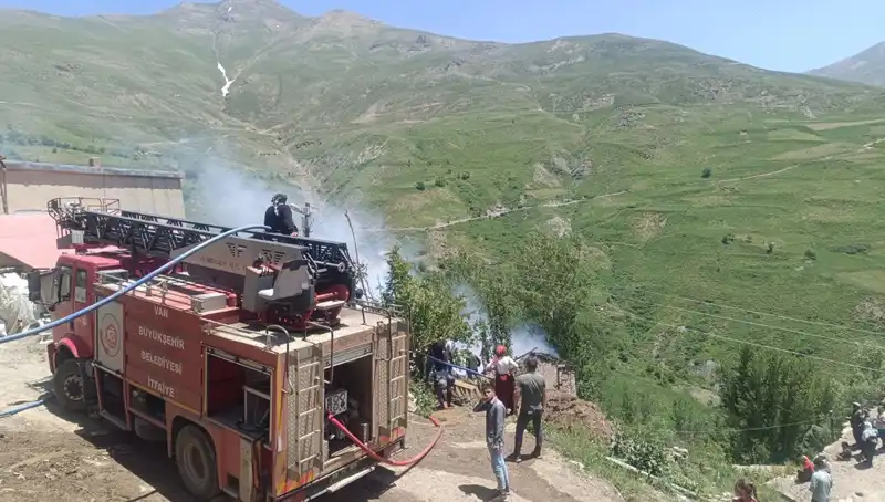 Van'da Evdeki Facia: Küçük Bir Çocuğun Hayatı Kayıp Gitti