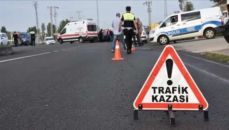 Antalya’da Otomobil Kanalda Devrildi: Yaralılar Hastaneye Kaldırıldı
