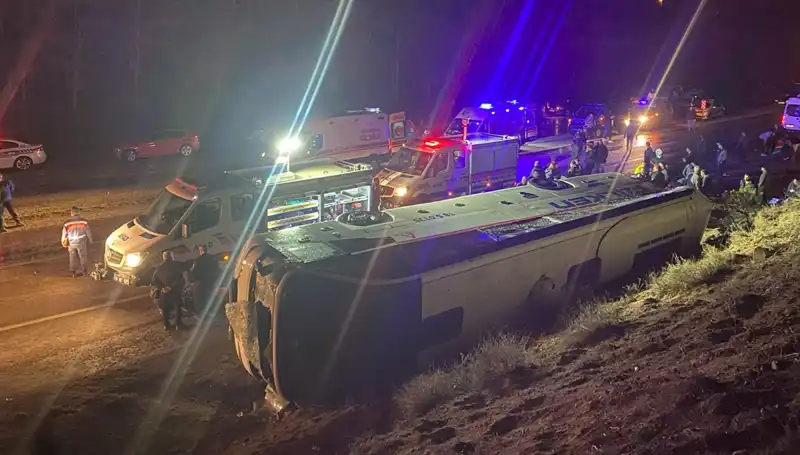 İşçi Servisi Şarampole Devrildi: Korkunç Kazada 23 Kişi Yaralandı