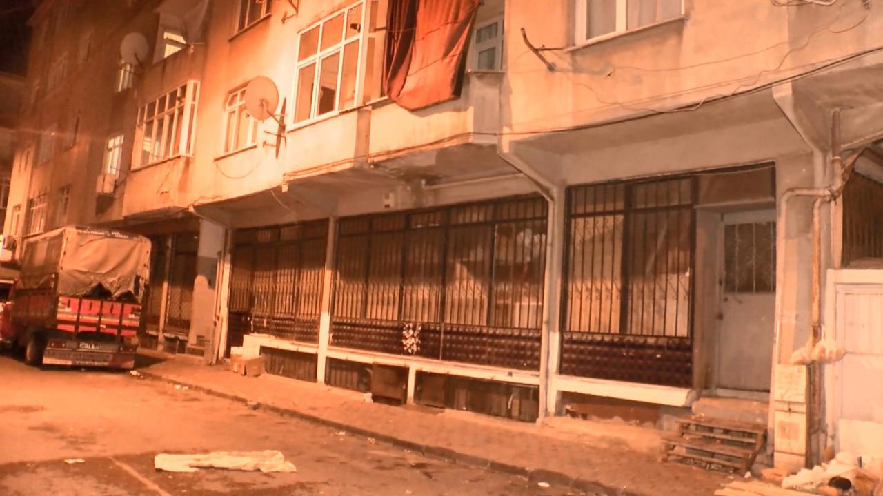 Esenler'de 6 Katlı Bina Kolonları Çatladı