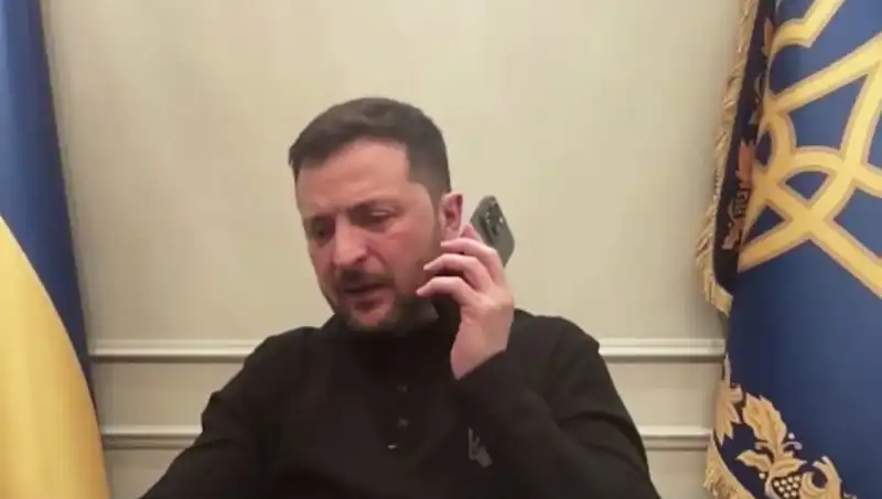 Zelenski, Basın Toplantısında Macron'dan Sürpriz Arama Aldı