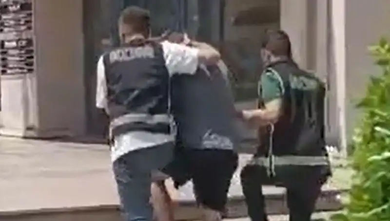 Sahte Dolarlarla Alışveriş Yapan Turist, Türkiye’den Sınır Dışı Edildi!