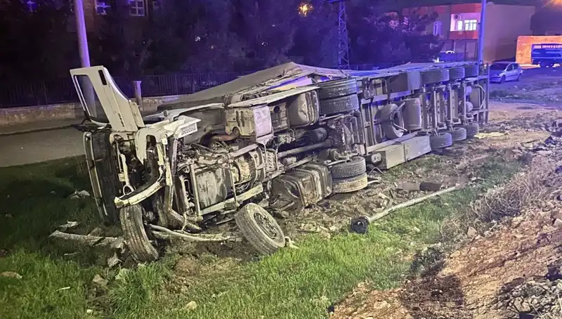 TIR Devrildi: 6 Yaralı, Kazanın Nedeni Ne?