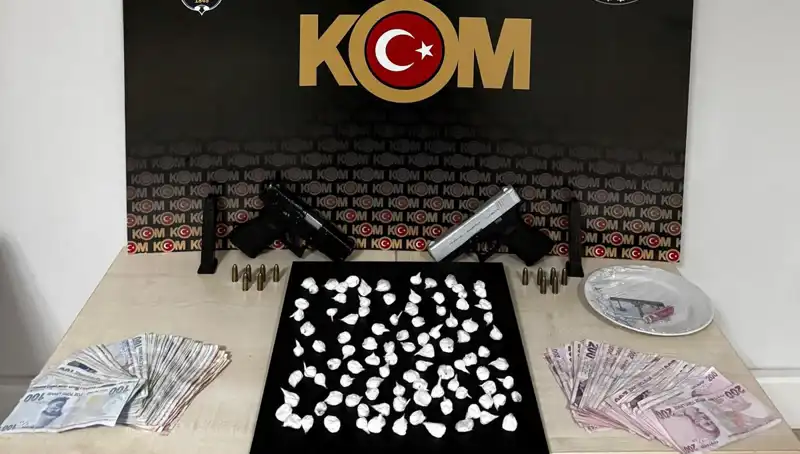 Çeşme'de Ev Saldırısı: 3 Kişi Gözaltına Alındı, Ayrıntılar Belirsiz