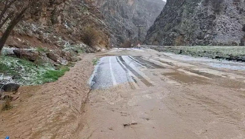 Tunceli'de Dolu ve Sağanak Yağışlar İle Hayat Alt Üst Oldu