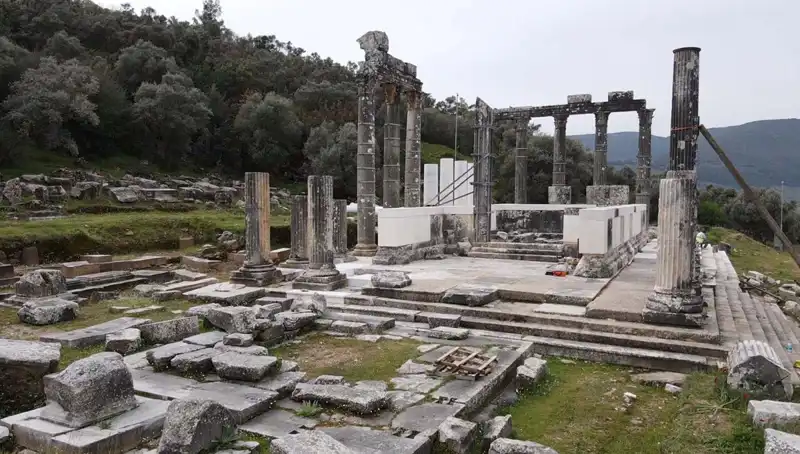 Zeus Tapınağı'ndaki Restorasyon Çalışmaları: Tarihin İhtişamı Yeniden Hayat Buluyor