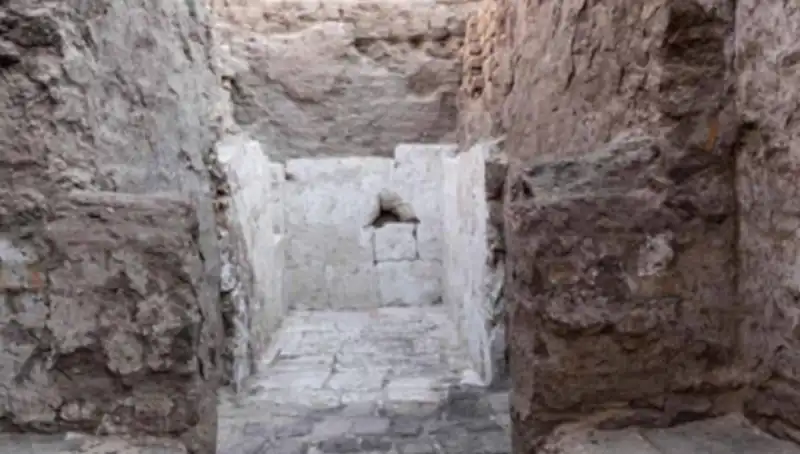 Mısır'da Şok Eden Keşif: 3,500 Yıllık Kraliyet Mezarı Ortaya Çıktı!