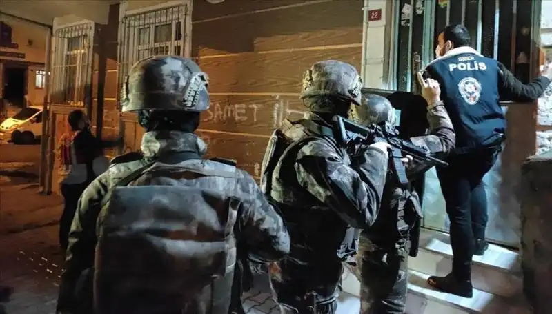 Adana'da Yoldaşlar Suç Örgütüne Baskın: 41 Kişi Tutuklandı