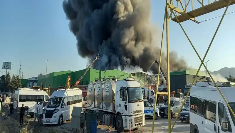 Gönen’de Korkunç Fabrika Yangını: İşçi Kimlikleri Belirleniyor