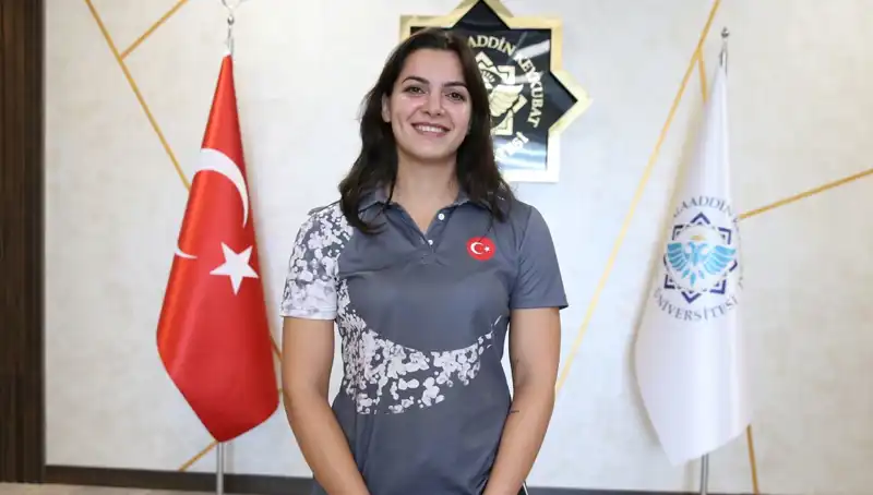 Altın Madalya Kazanan Esra, Dünya Şampiyonluğu için Hedefini Belirledi