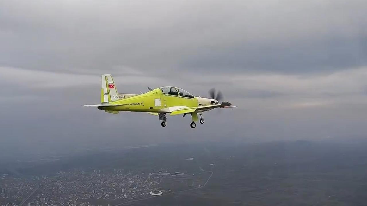 HÜRKUŞ 2 Uçağı İlk Uçuşunu Yaptı