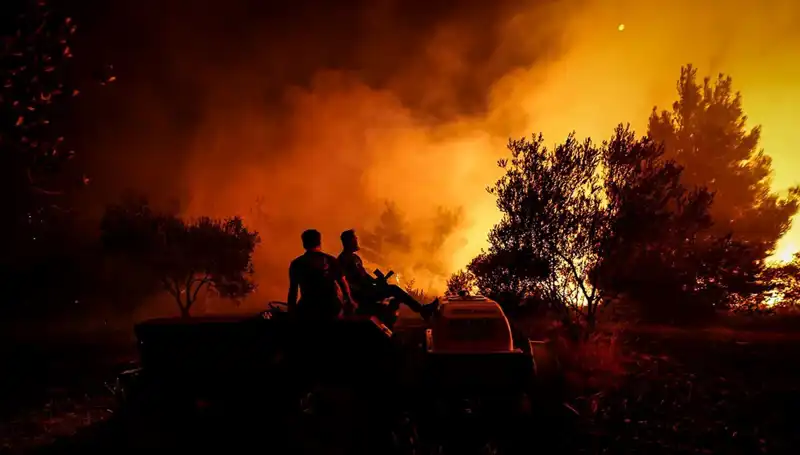 Çanakkale’de Orman Yangını Büyüdü: 785 Kişi Güvenli Alana Tahliye Edildi