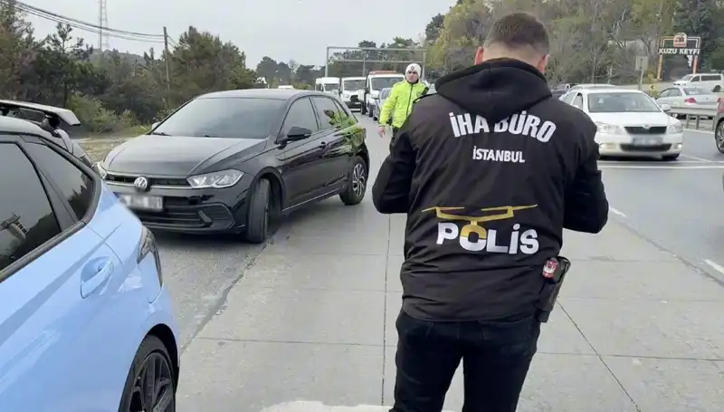 Emniyet Şeridi İhlali: Yolculukta Yakaladığı Suçlu Şok Etti!