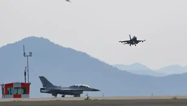 Güney Kore'de Askeri Tatbikat Sırasında Feci Kaza: Savaş Uçağı Köyü Bombaladı!