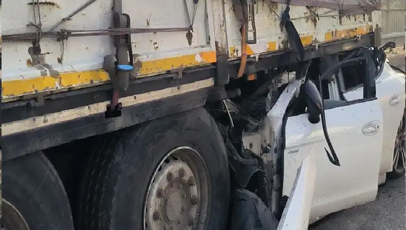 TIR Kazasında Dehşet Verici Anlar: Arkadan Saplanan Ok Gibi Bir Kaza!