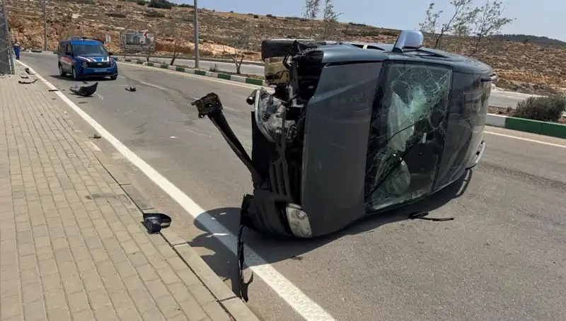 Kilis'te Ticari Araç Devrildi: Feci Kazada 4 Kişi Yaralandı