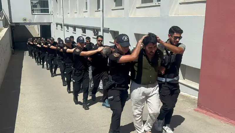 Adana'da 825 Kilogram Eroin Operasyonu: Uyuşturucu Çetesi Çökertildi