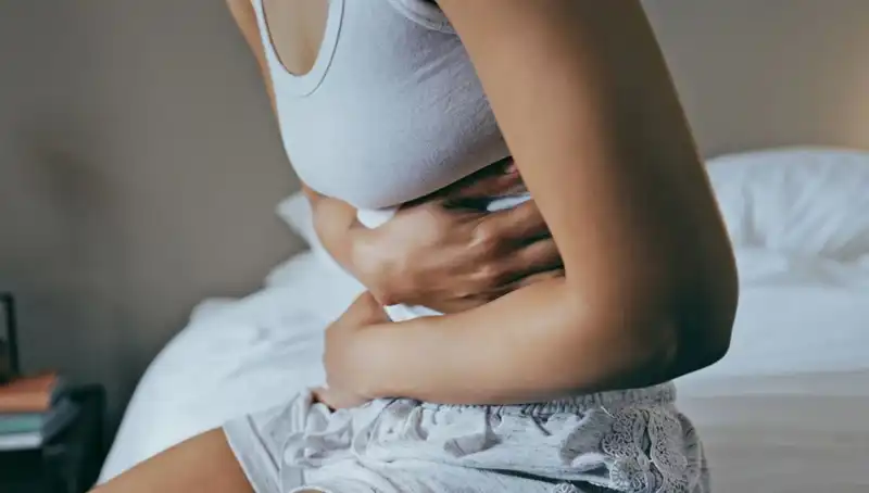 22 Yaşındaki Genç Kızın Bağırsak Kanseri Hikayesi: Uyarıları Göz Ardı Etmemek Gerek!