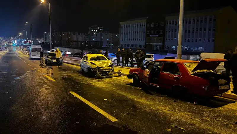 Kayseri'de Feci Kaza: 11 Araç Birbirine Girdi, Çok Sayıda Yaralı Var!