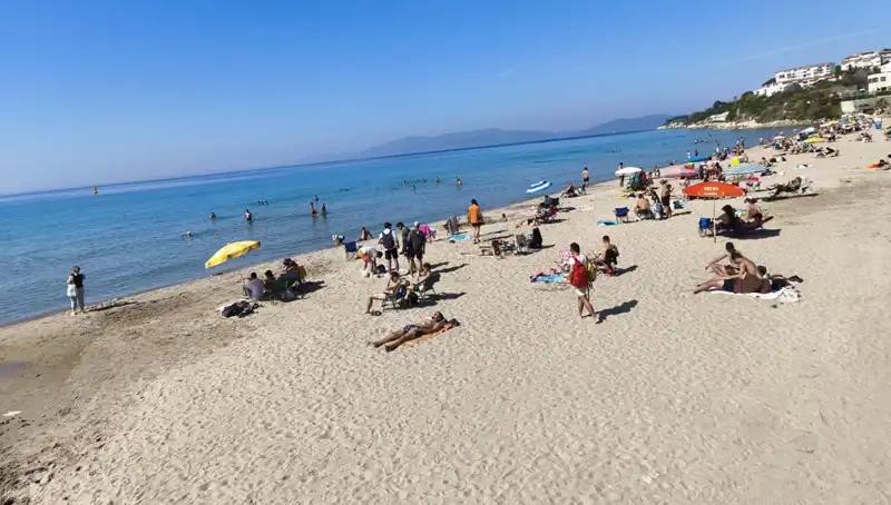 Sıcak Hava Dalgası Plajları Dolup Taşıyor: Yazın Keyfi Artık Başladı!