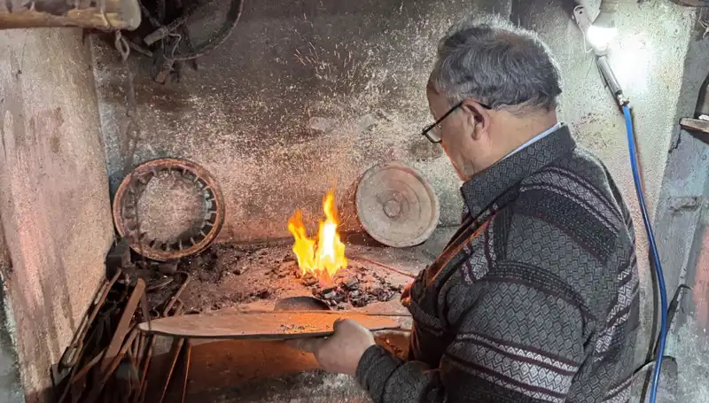 Baba Mesleğini 20 Metrekarelik Dükkanında Yaşatıyor: Gelenekten Geleceğe