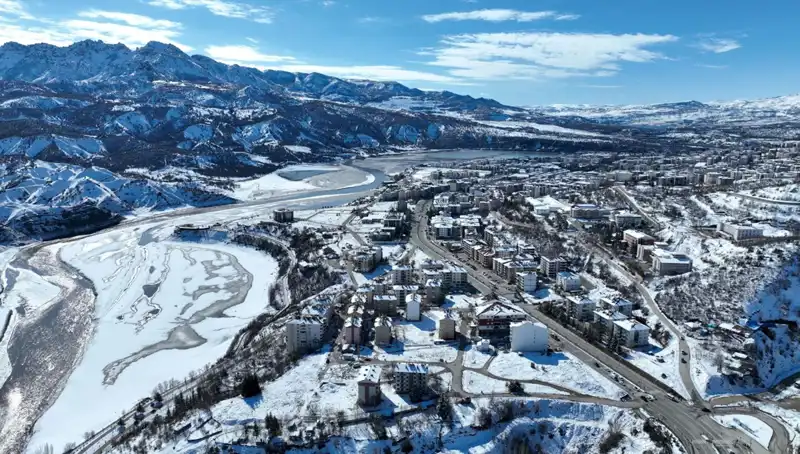 Tunceli'de Şiddetli Kar Yağışı 131 Köy Yolunu Ulaşıma Kapadı!