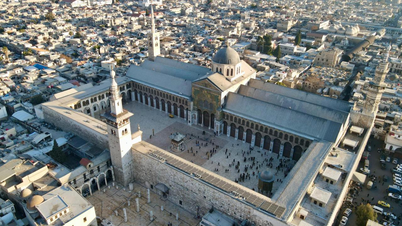 Suriye Halkı Özgürlüğün Ardından İlk Cuma Namazında