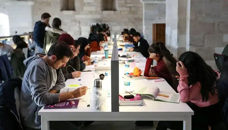 Üniversiteler Açıklandı: 2023-2024 Eğitim Takvimi Merakla Bekleniyor