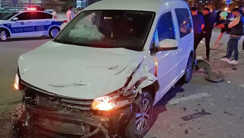 Batman'da Trafik Kazası: 7 Kişi Yaralandı, Güvenlik Kameraları Ortaya Çıkardı!