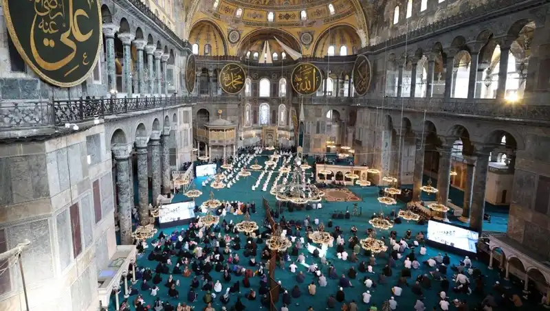 Ayasofya'nın Kapısını Kıran Sanığa Verilen Hapis Cezası Büyüledi