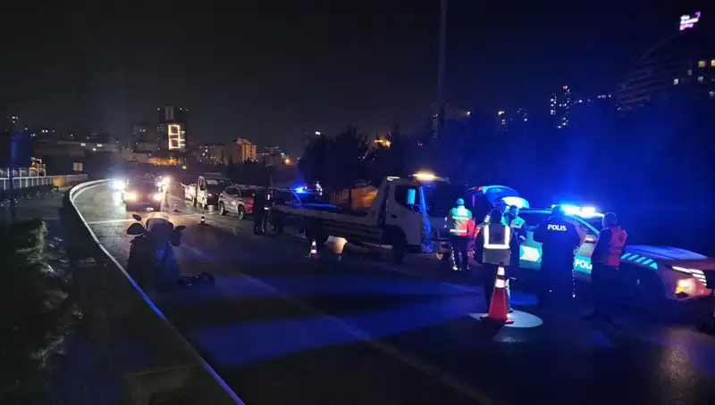 TEM Otoyolu'nda Şok Edici Kaza: Yatan Kişinin Metrelerce Sürüklenmesi