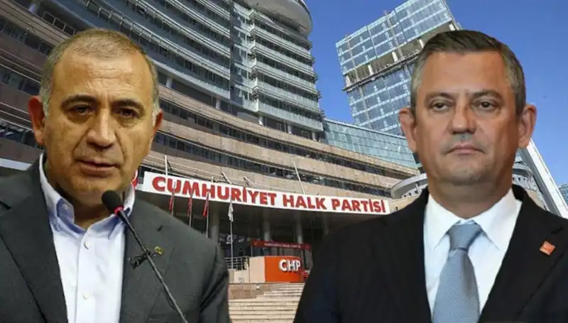 CHP Kuruluş Töreninde Sıcak Karşılaşma: Tekin ve Özgür Özel Buluşuyor